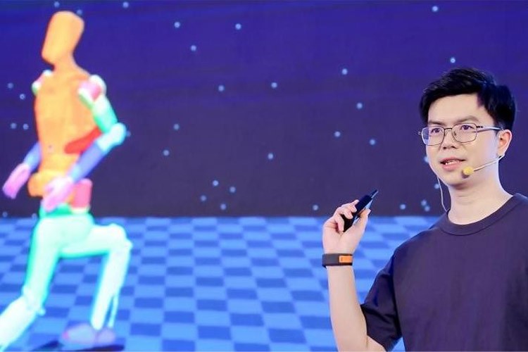 天才少年稚晖君球盟会机器人走路进场！AI模型做大脑，目标售价20万以内